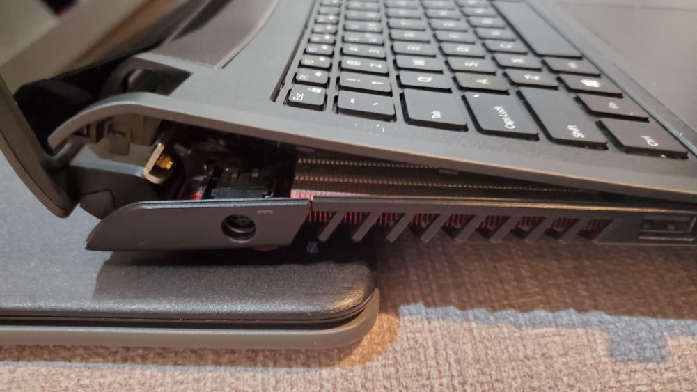 Bản lề laptop là bộ phận gì? Bản lề laptop là bộ phận gì?